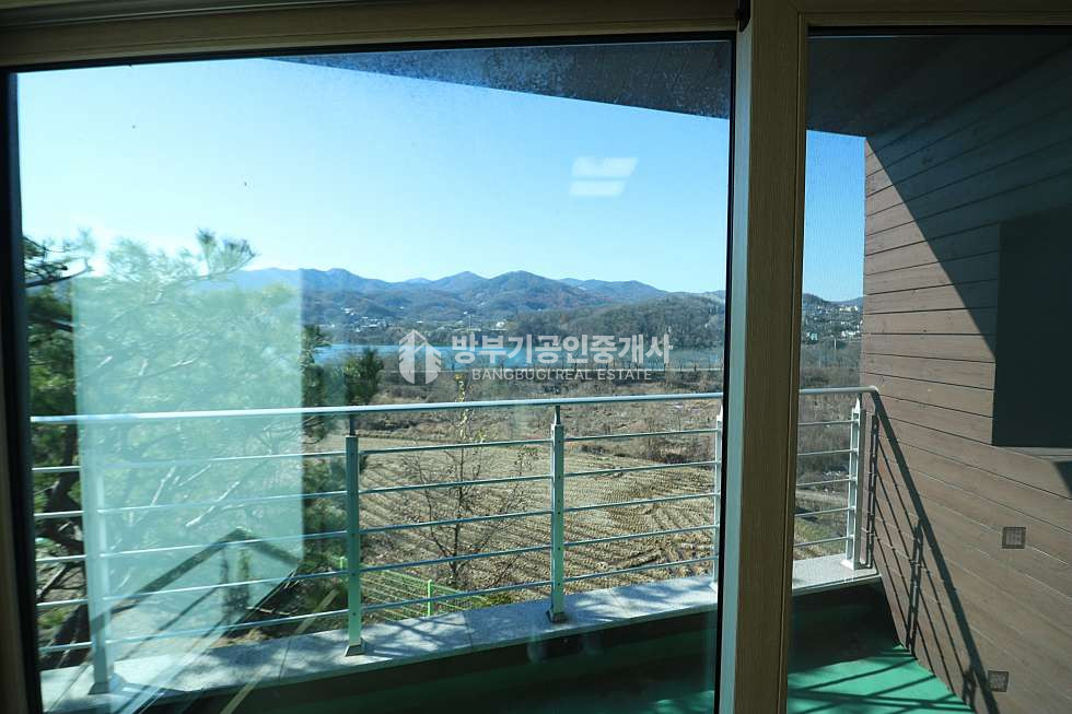 경기 양평군 양평읍 회현리 남한강 조망~ 철근콘크리트 구조, 벙커 주차장, 상수도, 양평읍 시내 5분 거리! 남한강 산책로가 앞에 있는 전원주택 월세 매매 매물번호 14806 사진 56