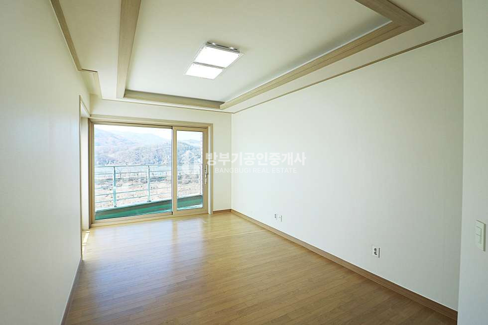 경기 양평군 양평읍 회현리 남한강 조망~ 철근콘크리트 구조, 벙커 주차장, 상수도, 양평읍 시내 5분 거리! 남한강 산책로가 앞에 있는 전원주택 월세 매매 매물번호 14806 사진 54