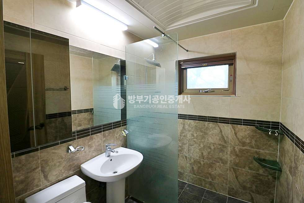 경기 양평군 양평읍 회현리 남한강 조망~ 철근콘크리트 구조, 벙커 주차장, 상수도, 양평읍 시내 5분 거리! 남한강 산책로가 앞에 있는 전원주택 월세 매매 매물번호 14806 사진 47