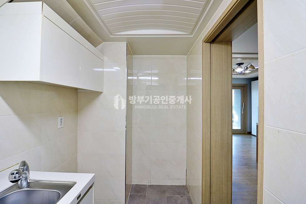 경기 양평군 양평읍 회현리 남한강 조망~ 철근콘크리트 구조, 벙커 주차장, 상수도, 양평읍 시내 5분 거리! 남한강 산책로가 앞에 있는 전원주택 월세 매매 매물번호 14806 사진 32