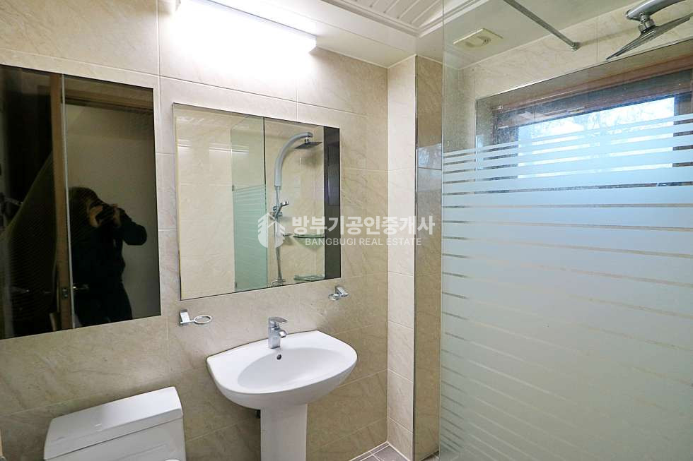경기 양평군 양평읍 회현리 남한강 조망~ 철근콘크리트 구조, 벙커 주차장, 상수도, 양평읍 시내 5분 거리! 남한강 산책로가 앞에 있는 전원주택 월세 매매 매물번호 14806 사진 39