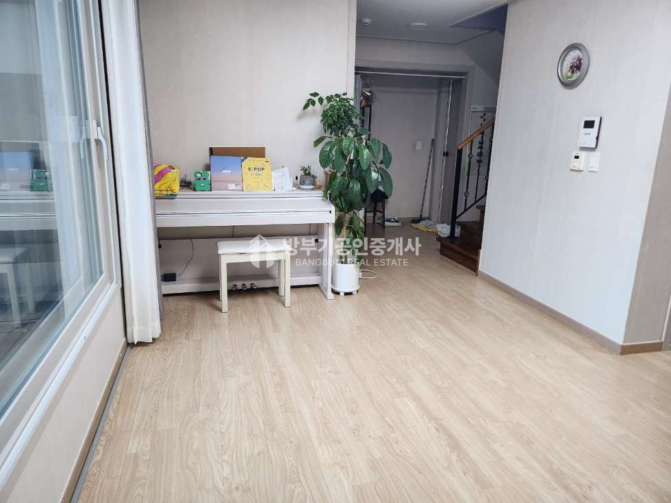 경기 양평군 양서면 따듯한 햇살 가득~ 남향으로 고즈넉한 마을과 멀리 산을 바라보는 전망의 양서면 3억대 전원주택 매매!! 매매 매물번호 14816 사진 6
